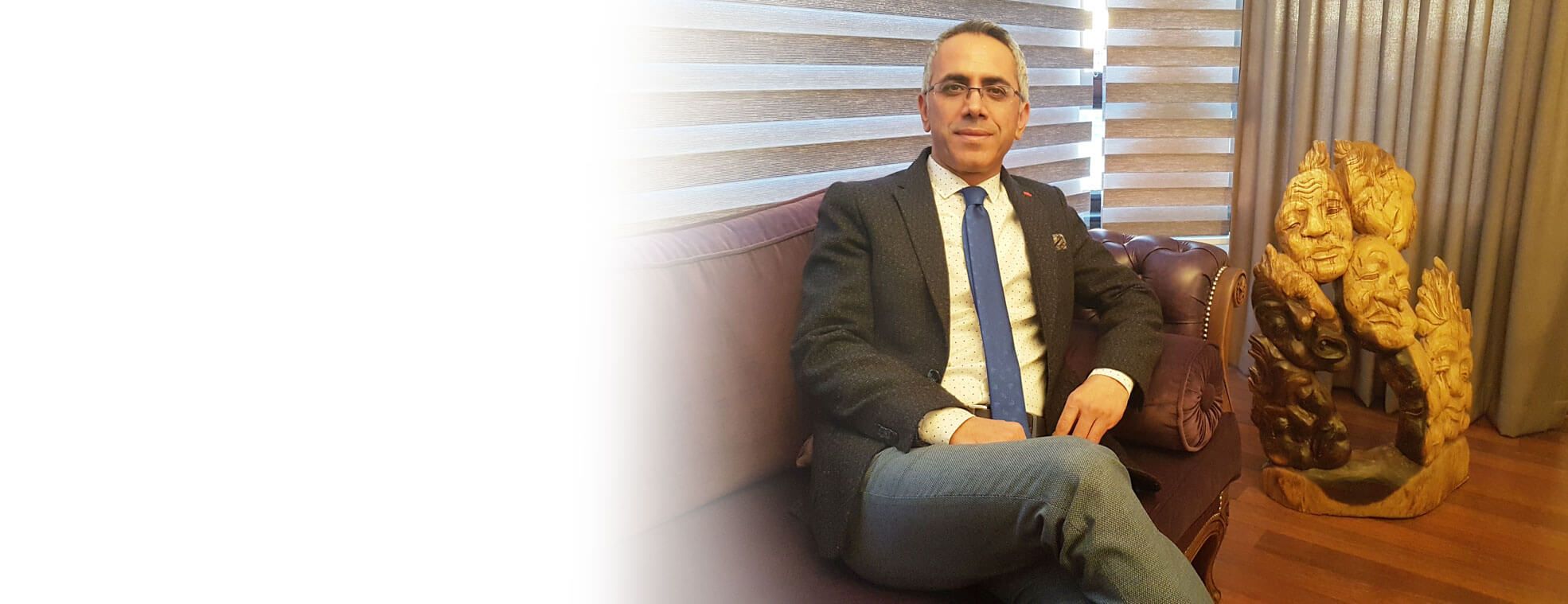 Prof. Dr. Serdar Öztürk, Çukurambar Ankara'daki muayenehanesinde
